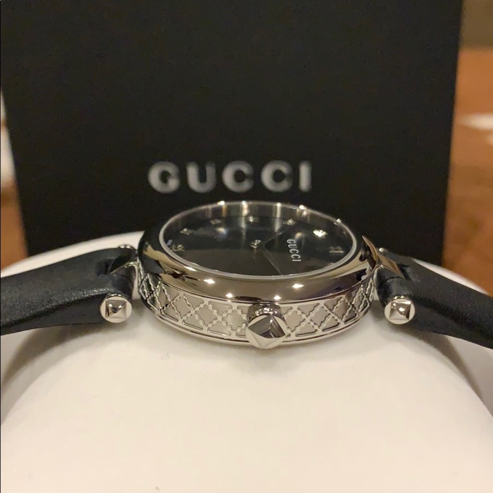 Gucci leather strap watch NWT - Picture 3 of 10